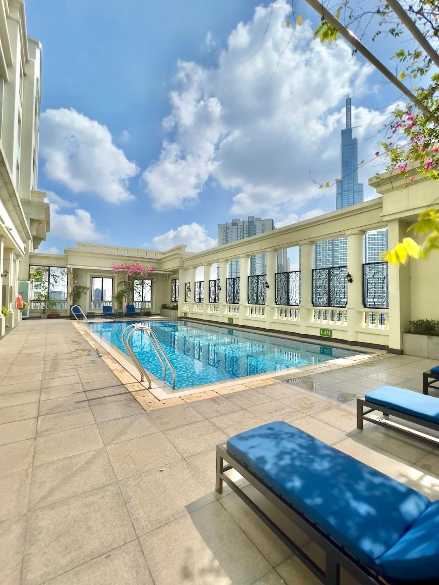 Diny - Rooftop Pool - The Manor 2 TP. Hồ Chí Minh